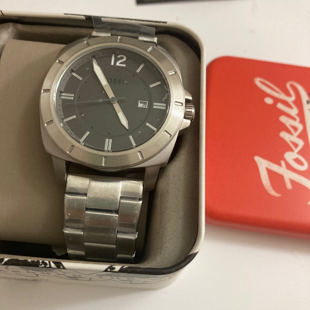 Fossil watch, new with tag,